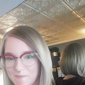 Meet your Posher, Andrea